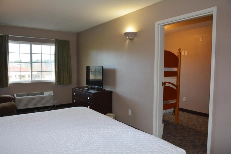 Bedroom 3, FairBridge Inn and Suites DuPont, Pierce