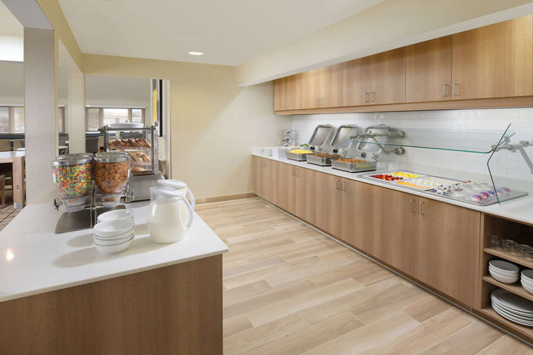 Food & Drinks 5, Sonesta ES Suites Albuquerque, Bernalillo
