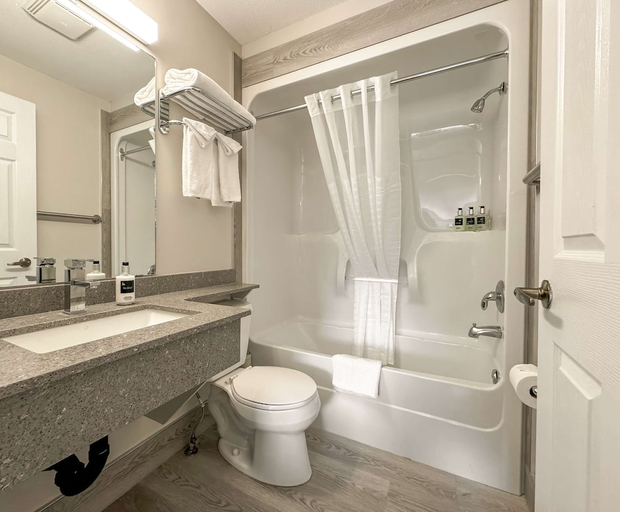 Bathroom 5, Coast Osoyoos Beach Hotel, Okanagan-Similkameen