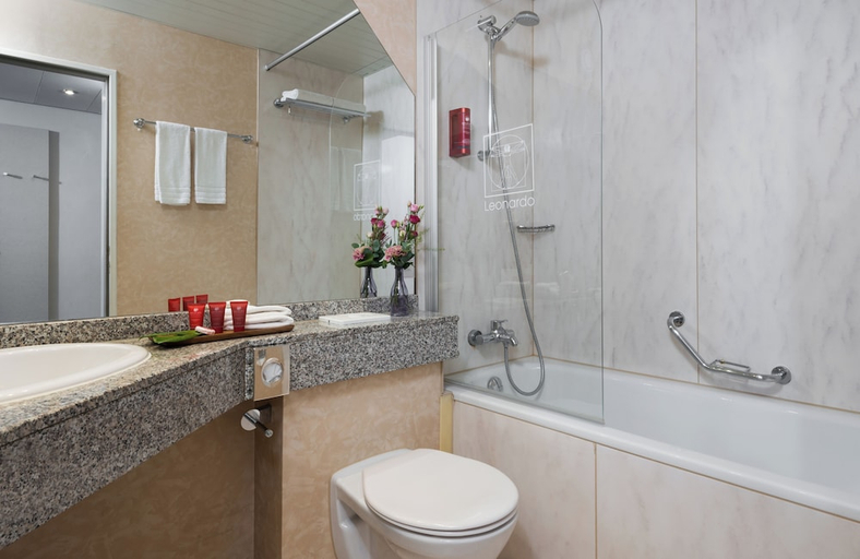 Bathroom 5, Leonardo Hotel Monchengladbach, Mönchengladbach