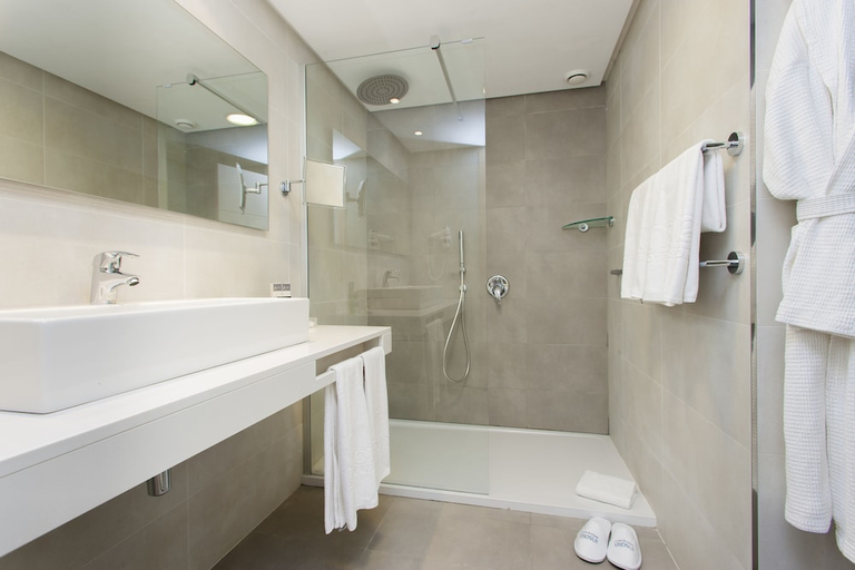 Bathroom 5, Insotel Cala Mandia Resort & Spa, Baleares