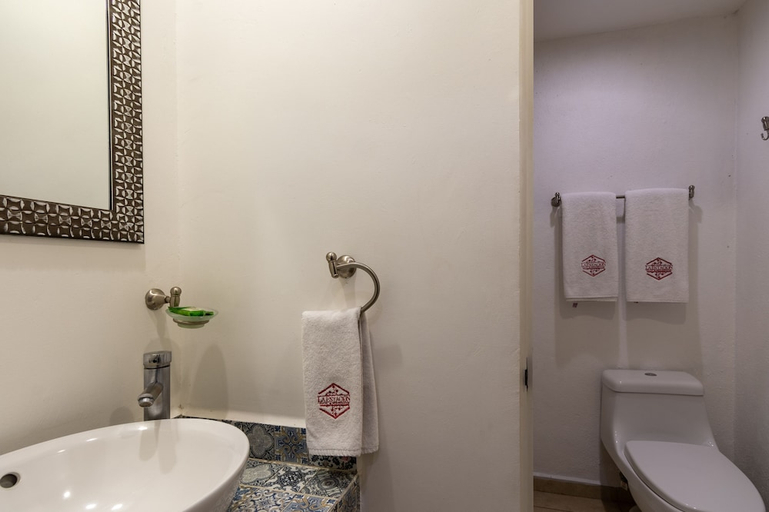 Bathroom 3, Hotel La Estacion, Allende