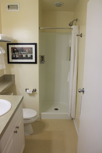 Bathroom 4, Washington Plaza Apartments, Multnomah
