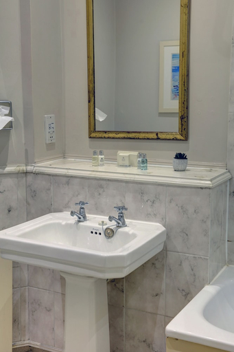Bathroom 5, The Norfolk Royale Hotel, Bournemouth
