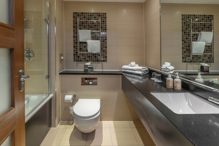 Bathroom 4, Delta Hotels Cheltenham Chase, Gloucestershire