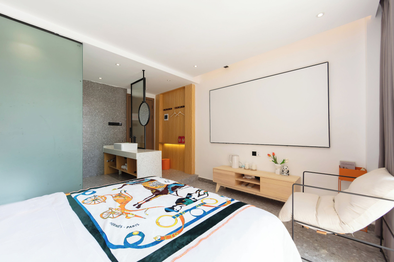 Room 3, 12C Waterfall Stay Furong Main Falls, Xiangxi Tujia and Miao