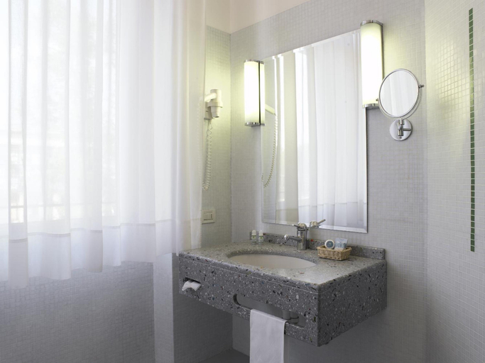 Bathroom 5, Hotel Grand'Italia, Padua