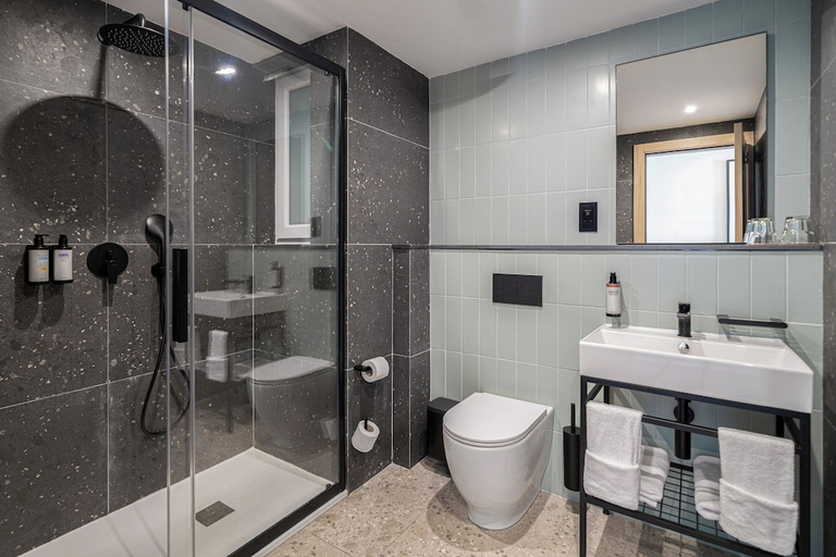 Bathroom 5, Hotel Scirocco St Julian's Affiliated By Melia, St Julian's