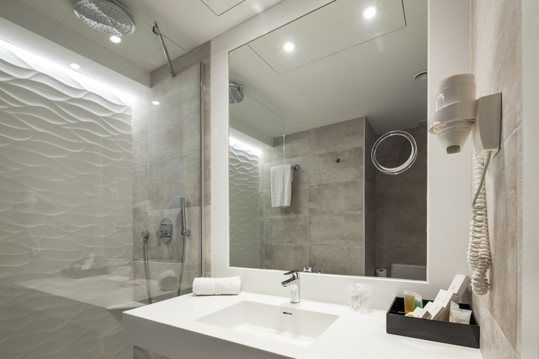 Bathroom 4, El Corso, Baleares