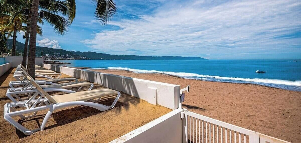 Beach 5, Brand New Oceanview Studio - Pools - Beach - Gym, Puerto Vallarta