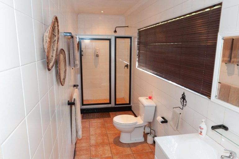 Bathroom 4, Safari Club SA, Ekurhuleni