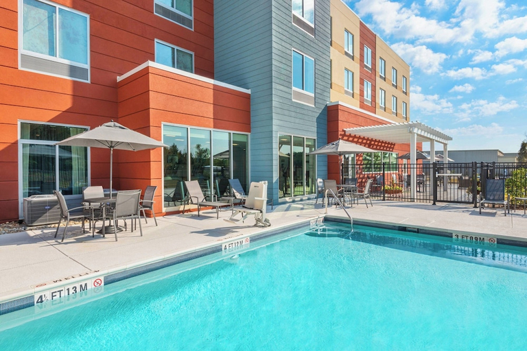 Sport & Beauty, Fairfield Inn & Suites Santee, Orangeburg