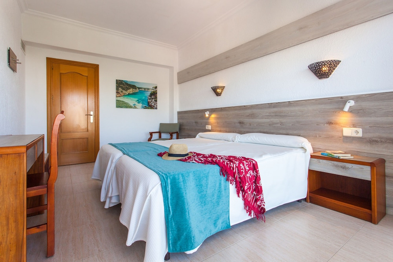 Bedroom 2, Ben Hur Apartments, Baleares