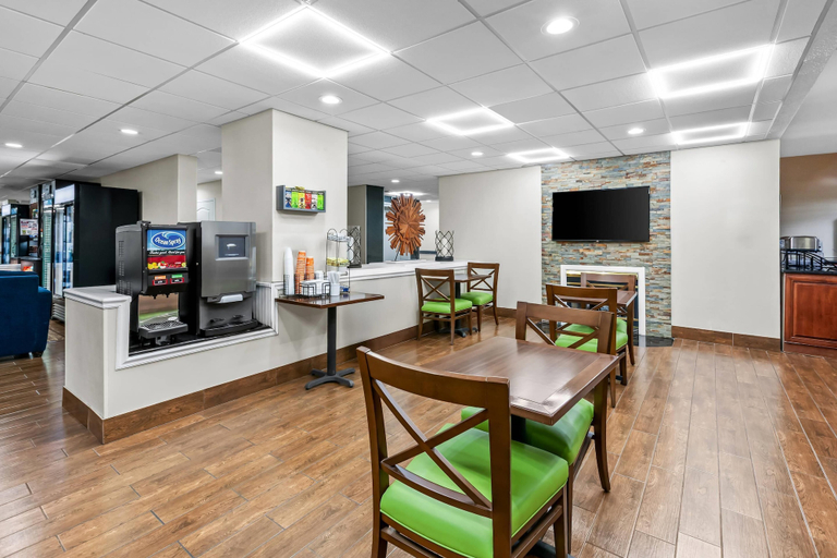 Food & Drinks 5, Comfort Inn Laurinburg, Scotland