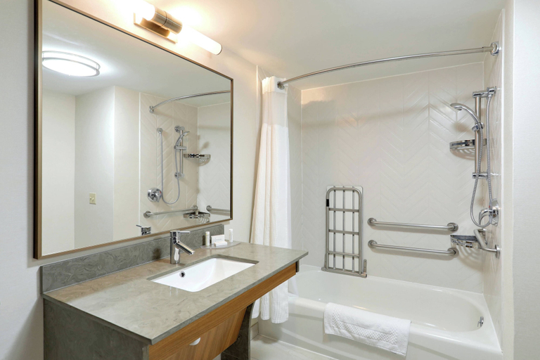 Bathroom 5, Fairfield Inn Suites Woodbridge, Union