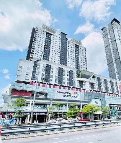 Others 2, Axis residence, Ampang
