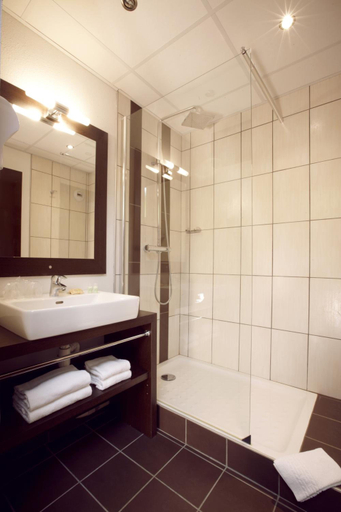 Bathroom 4, CAMPANILE REIMS CENTRE CATHEDRALE, Marne