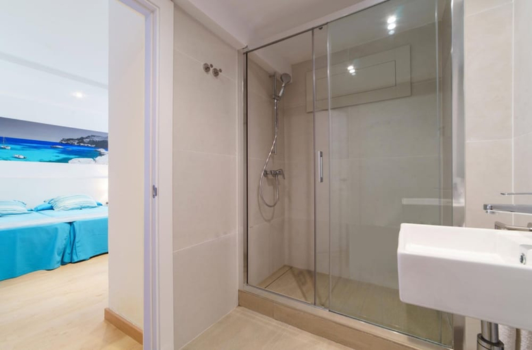 Bathroom 4, Hotel Capri, Baleares