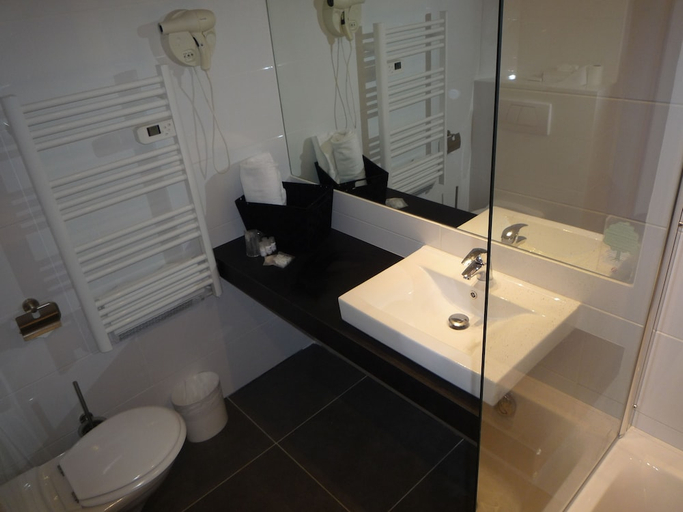 Bathroom 4, Brise de Mer, Var
