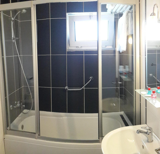 Bathroom 5, Payidar Hotel, Beşiktaş