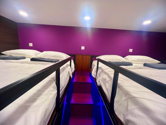 Bedroom 2, Arena Esports Hotel Bugis, Singapura