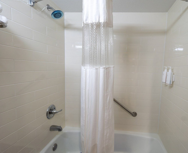Bathroom 3, Serenity Inn Sweetwater, Monroe