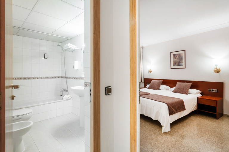 Bedroom 2, Hotel & Aparthotel Cosmos