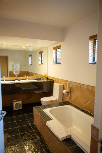 Bathroom 5, Ten Bompas, City of Johannesburg