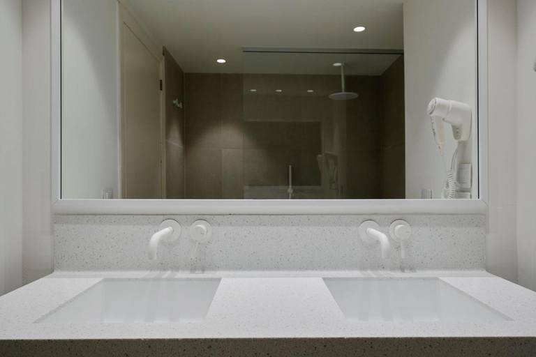 Bathroom 4, Prinsotel La Pineda, Baleares