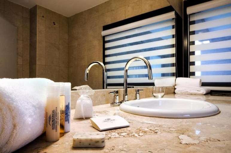 Bathroom, Days Inn Sierra de la Ventana, Tornquist