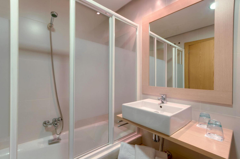 Bathroom 4, Hotel Puertollano, Ciudad Real