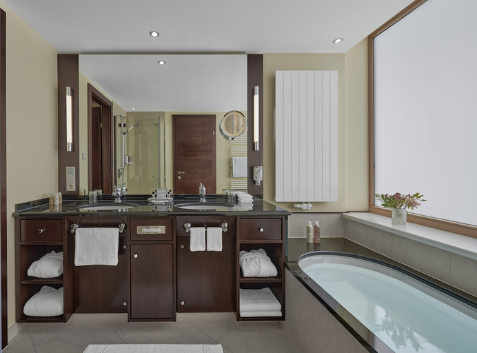 Bathroom 4, AUSTRIA TREND HOTEL SCHLOSS LEBENBERG, Kitzbühel