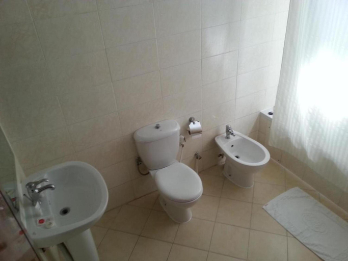 Bathroom 3, OYO 123 Oryx Tower, Manama