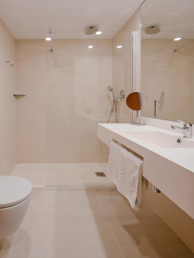 Bathroom 5, Los Robles, Valencia