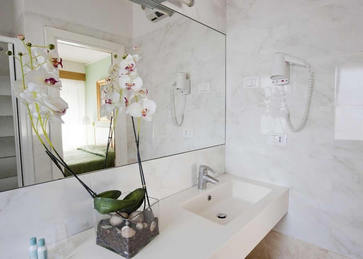 Bathroom 4, Hotel Touring Pisa, Pisa
