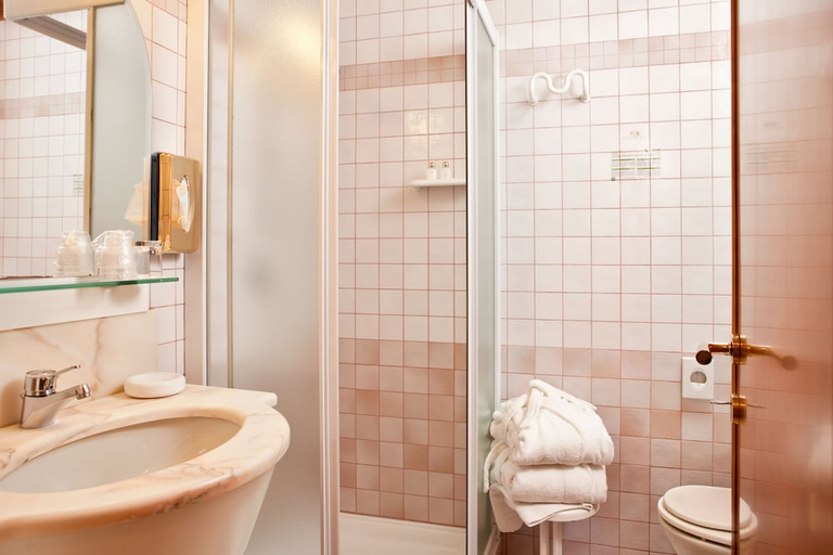 Bathroom 5, Hotel Fior, Treviso