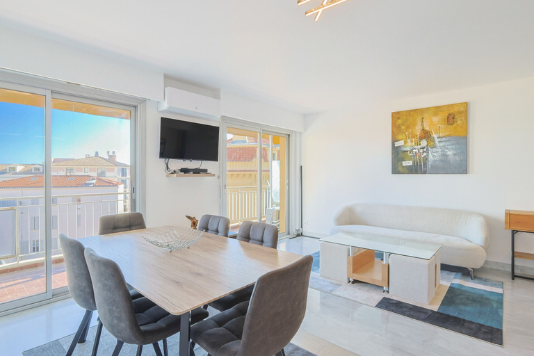 Room 3, 222 - L Azur in Cannes, Alpes-Maritimes
