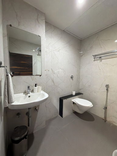 Bathroom 3, O'Nest Pearl, Sangli