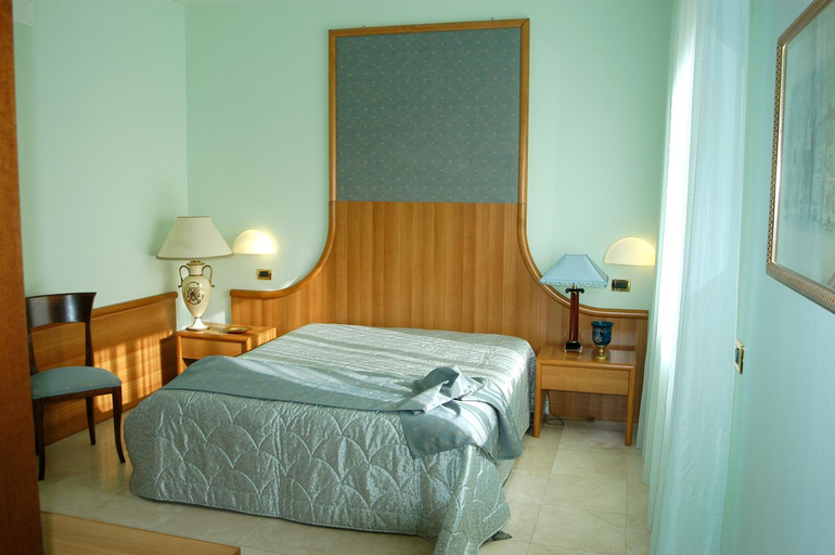 Bedroom 3, Hotel Royal, Chieti