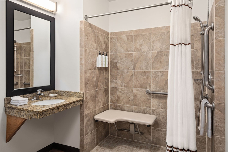 Bathroom 5, TownePlace Suites Minneapolis Downtown/North Loop, Hennepin