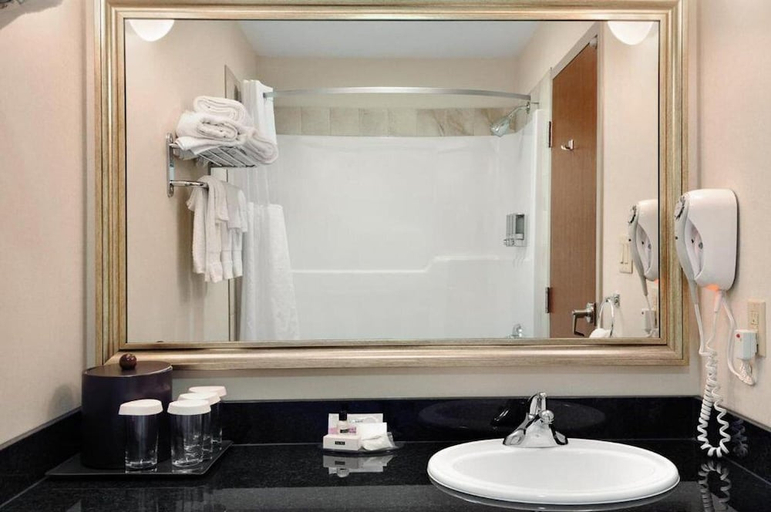 Bathroom 3, Canalta Hotel Tisdale, Division No. 14