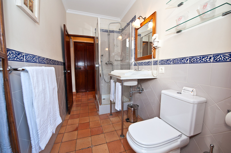 Bathroom 4, D'Es Puig, Baleares