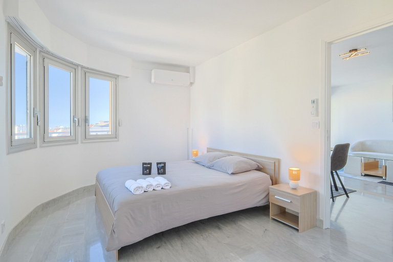Room 4, 222 - L Azur in Cannes, Alpes-Maritimes