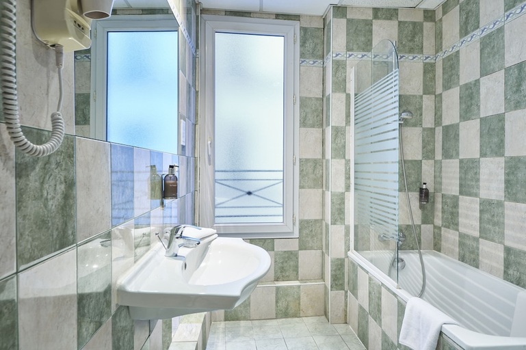 Bathroom 3, Hotel Parisiana, Paris