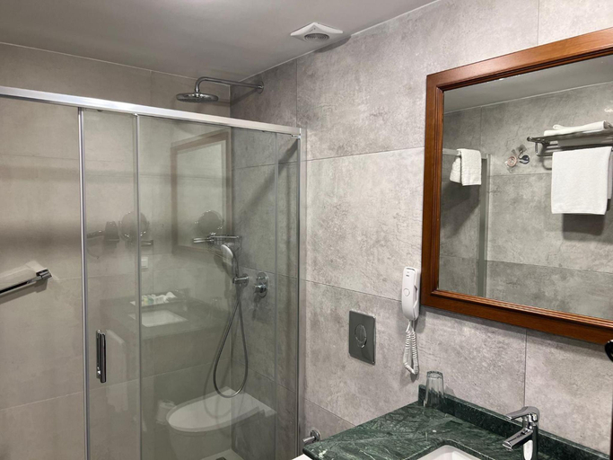 Bathroom 3, GLK PREMIER The Home Suites & Spa, Fatih
