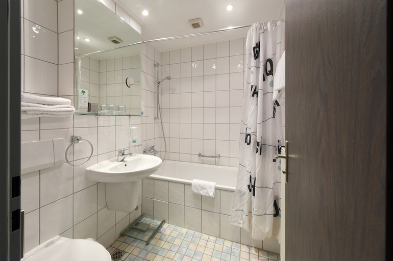 Bathroom 3, Hotel Schumacher Dusseldorf, Düsseldorf
