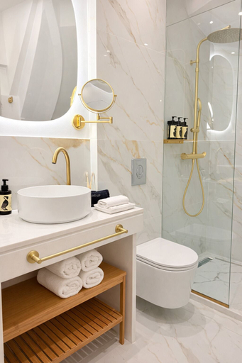 Bathroom 3, Generation 6, Attica