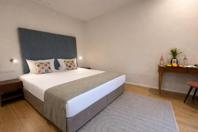 Others 2, Yearm Hotel