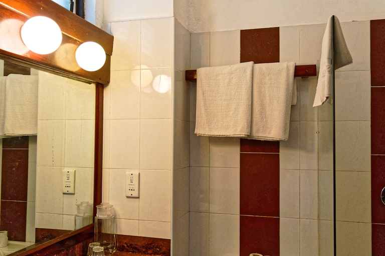 Bathroom 4, Kaskazi Beach Hotel, Msambweni
