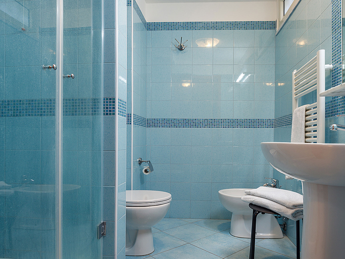 Bathroom 5, Hotel Club, Napoli